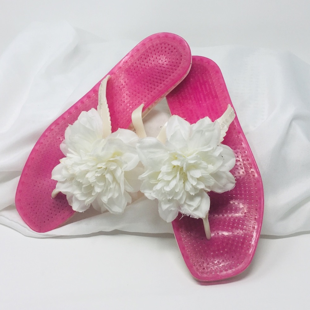 Kate Spade Floral flip flops! Size 9 ⭐️